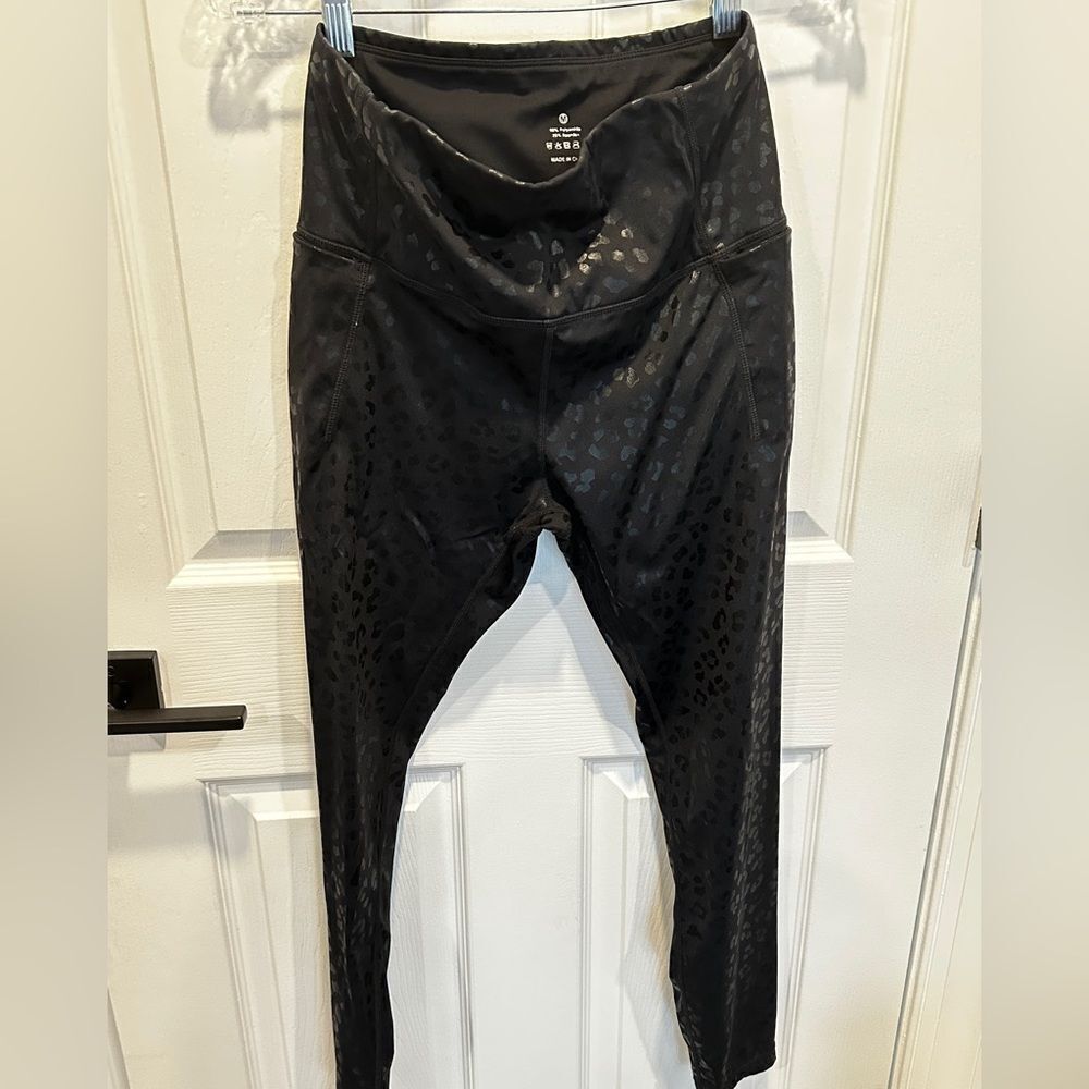 Black shiny leopard print leggings!